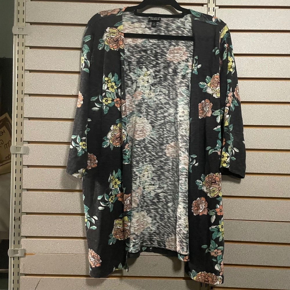Torrid Black Floral Kimono‎ Cardigan Size 2 Lightweight Open Front Plus size XXL